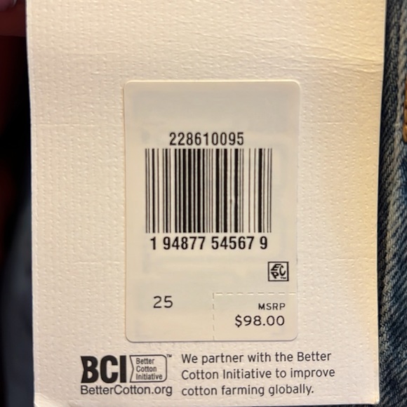 *SOLD* NWT Levi’s Wedgie Tapered Leg jeans - Picture 6 of 8